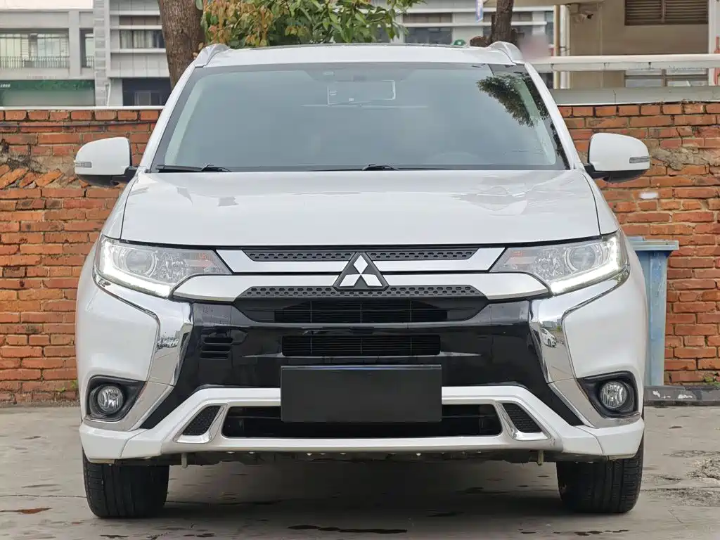Mitsubishi Outlander 2021 — фото 24