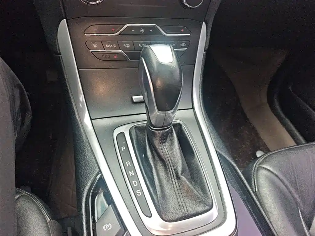 Ford Edge 2015 — фото 14