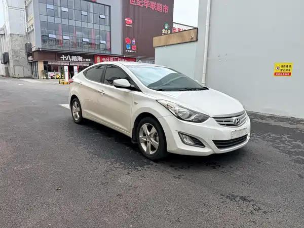 Hyundai Elantra Langdong 2012