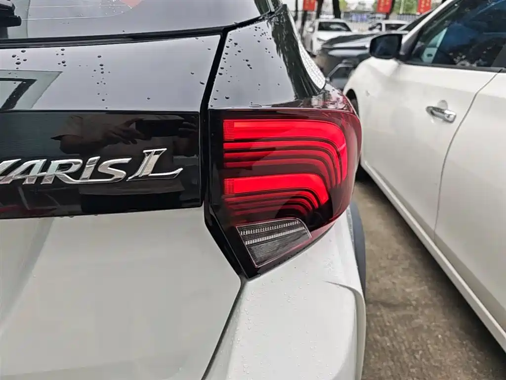 Toyota Yaris L 2021 — фото 8