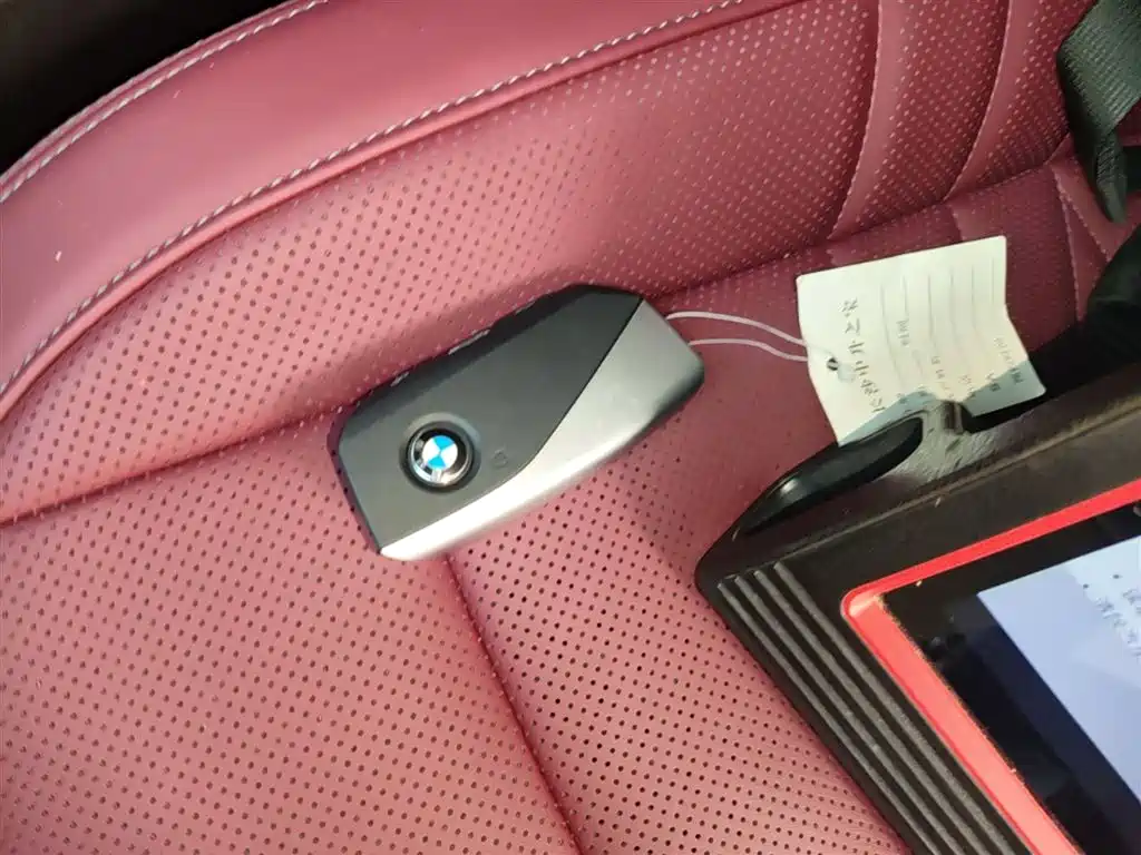 BMW 5 Series 2025 — фото 9