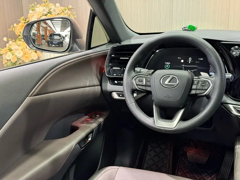 Lexus RX 2025 — фото 19