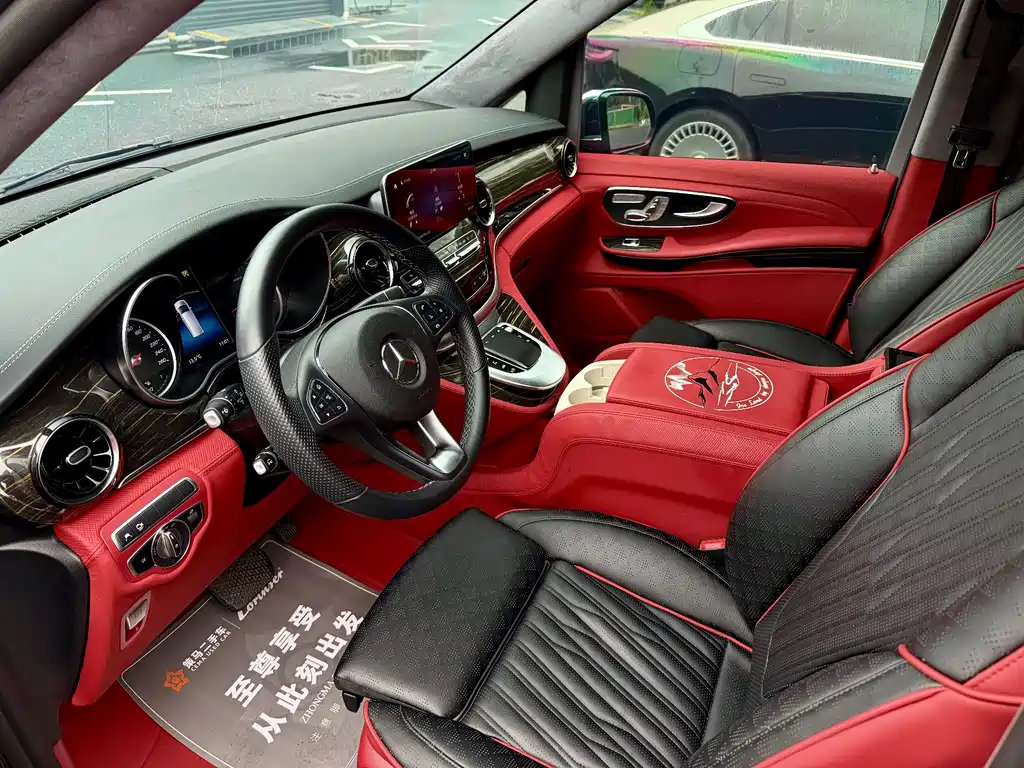 Mercedes-Benz V-Class 2023 — фото 13