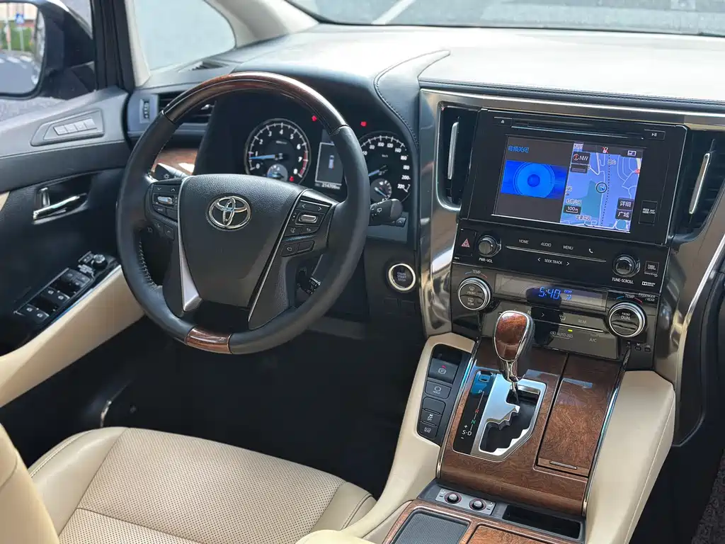 Toyota Alphard 2018 — фото 14