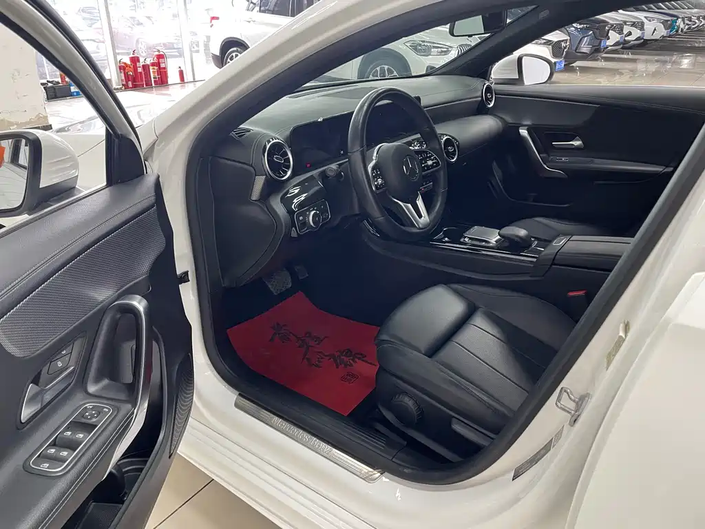 Mercedes-Benz A-Class 2022 — фото 7