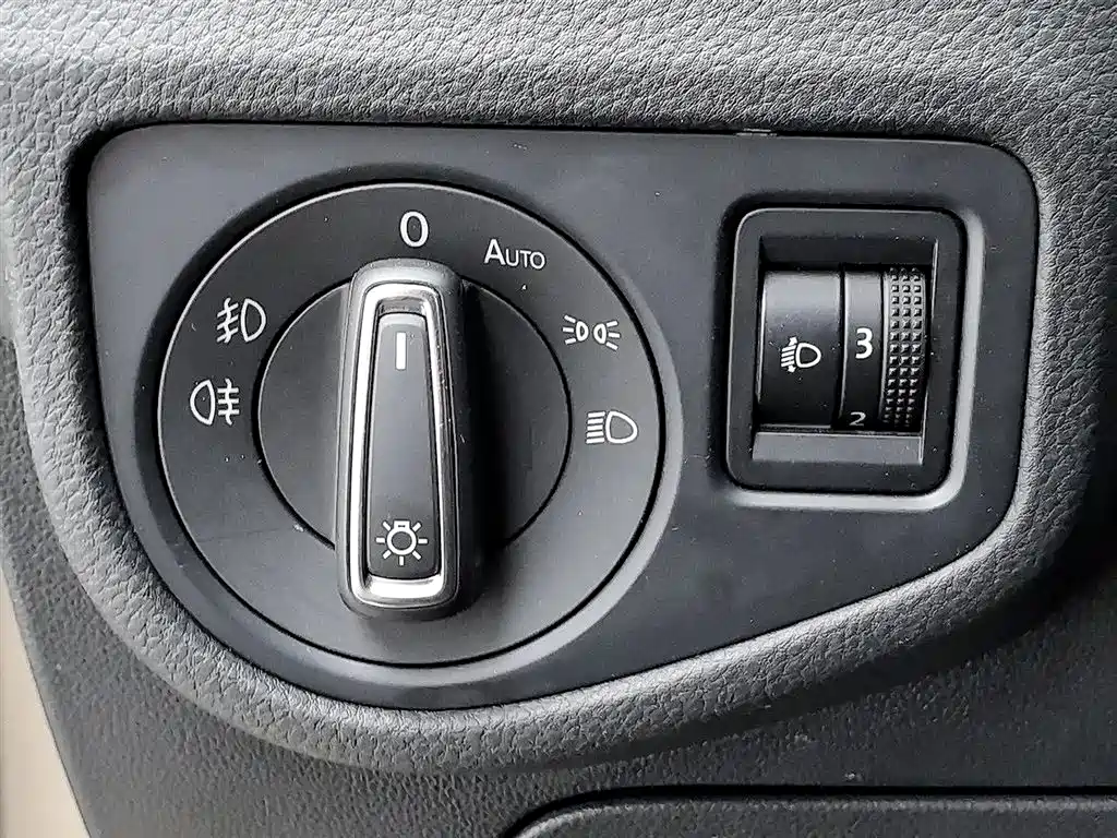 Volkswagen Golf Sportsvan 2017 — фото 21