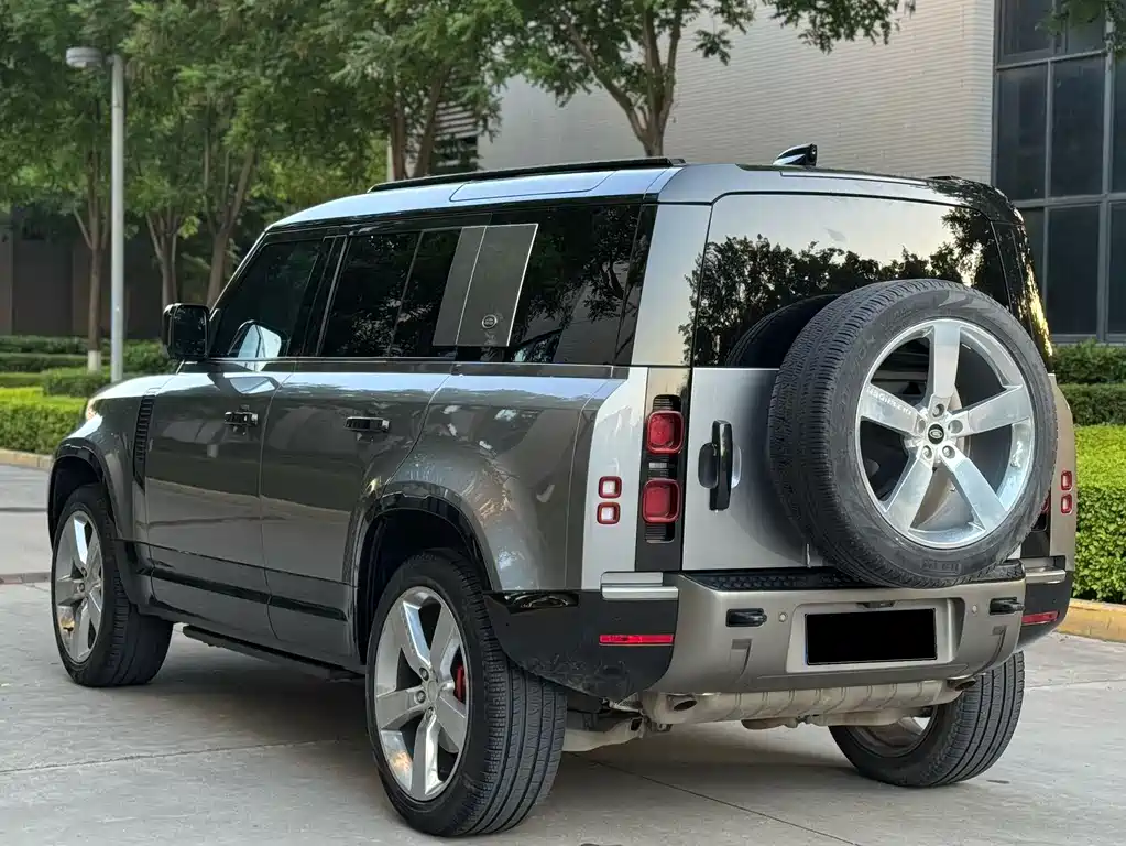 Land Rover Defender 2022 — фото 19