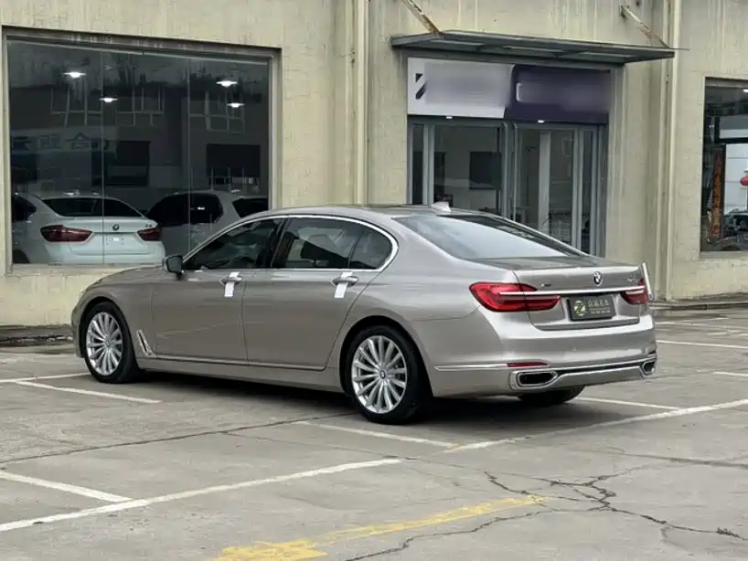 BMW 7 Series 2017 — фото 11
