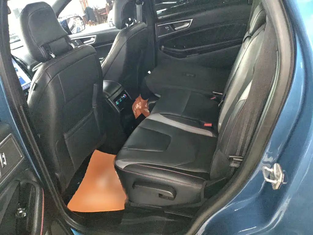 Ford Edge 2019 — фото 13