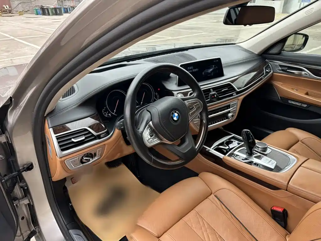 BMW 7 Series 2017 — фото 21