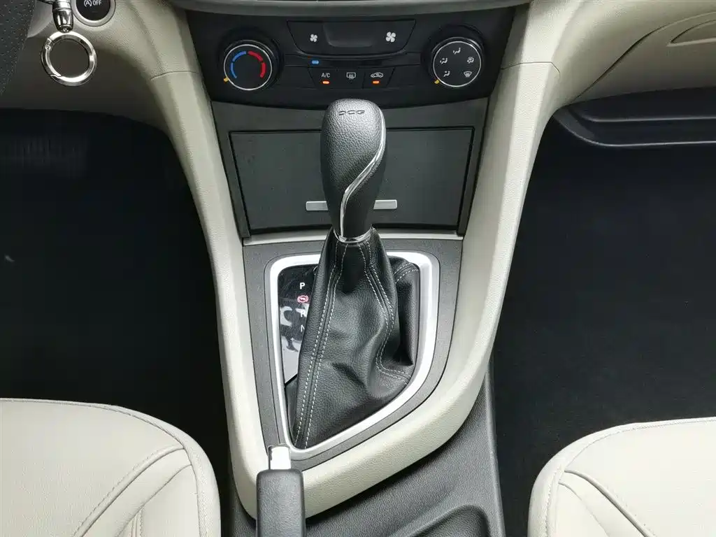 Buick Excelle 2018 — фото 13