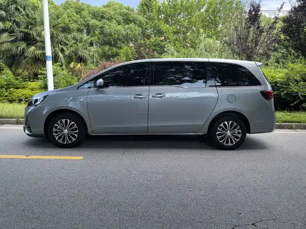 Buick GL8 2024