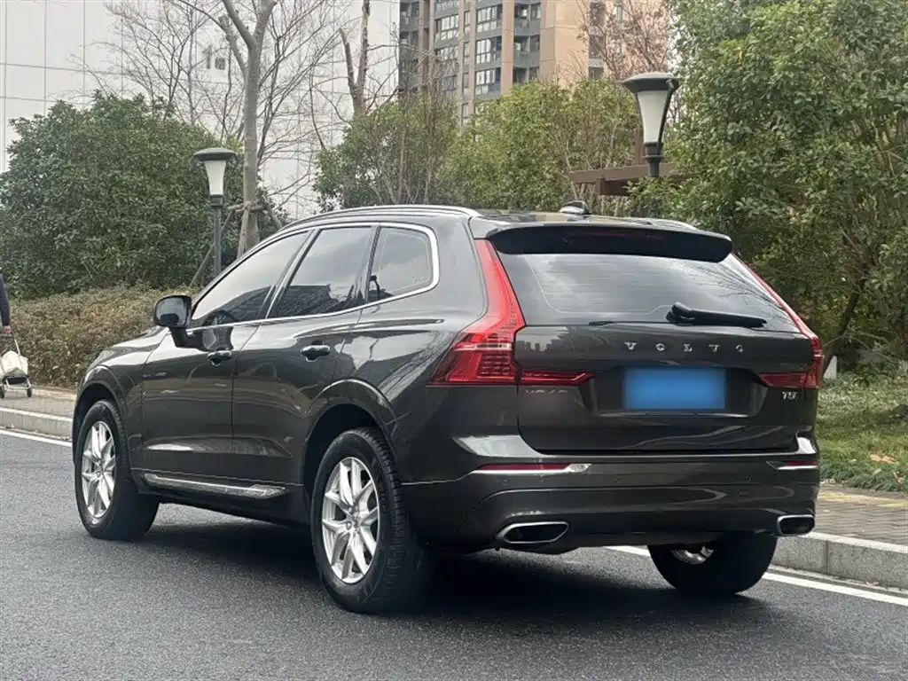 Volvo XC60 2021 — фото 25