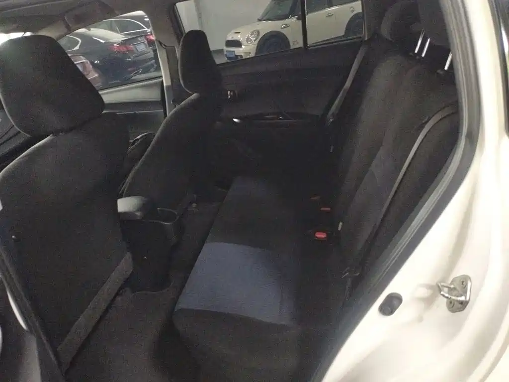 Toyota Yaris L 2019 — фото 13