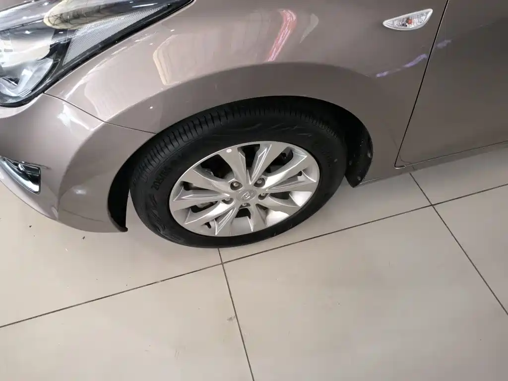 Hyundai Elantra 2017 — фото 25
