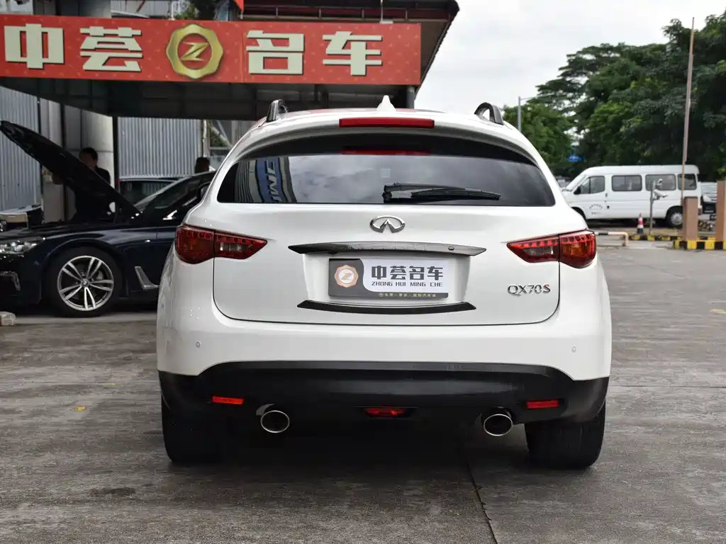 Infiniti QX70 2016 — фото 19