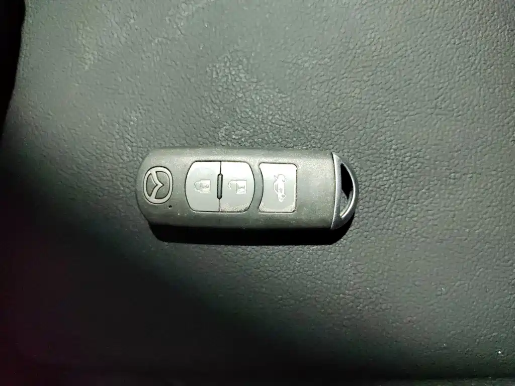 Mazda 3 Axela 2015 — фото 17