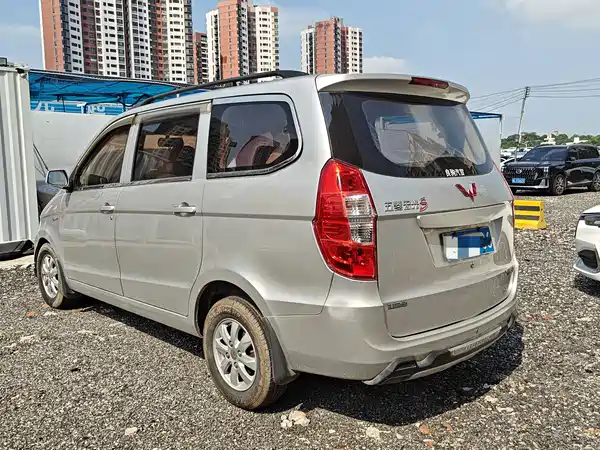 Wuling Hongguang 2015