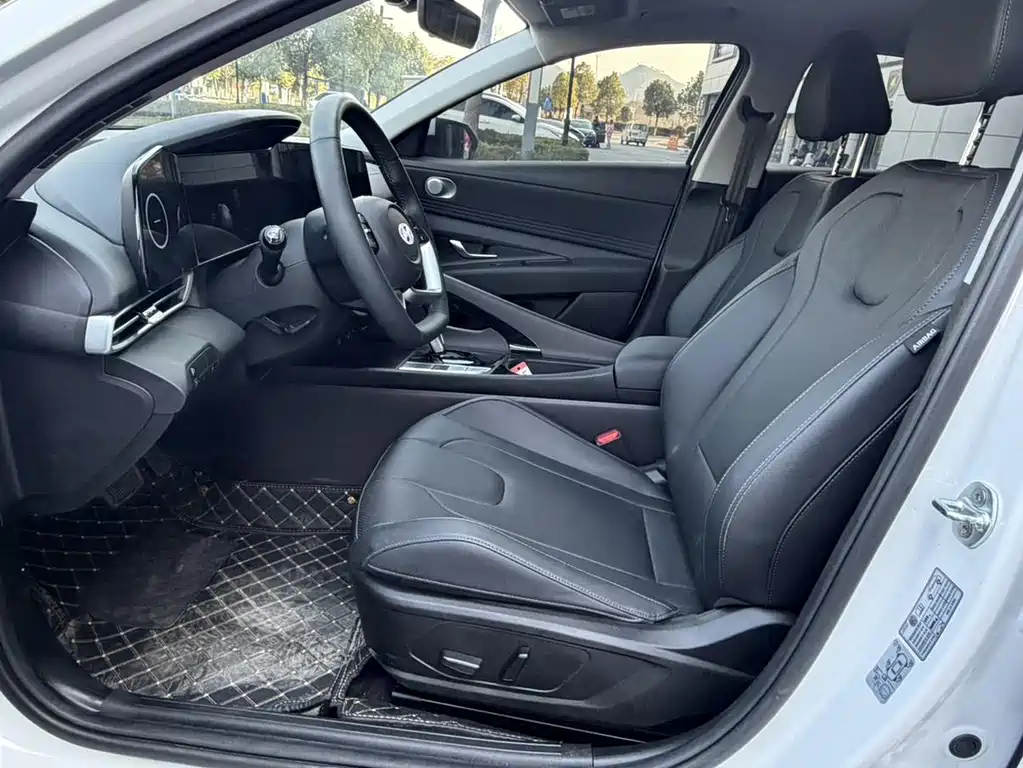 Hyundai Elantra 2025 — фото 13