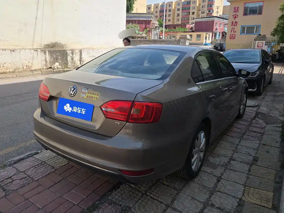 Volkswagen Sagitar 2012