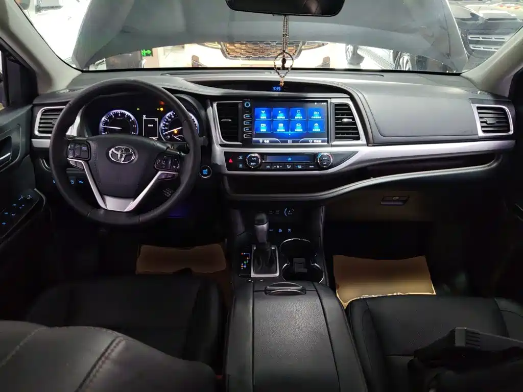 Toyota Highlander 2020 — фото 10