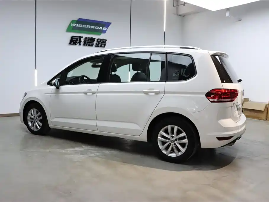 Volkswagen Touran 2018 — фото 7