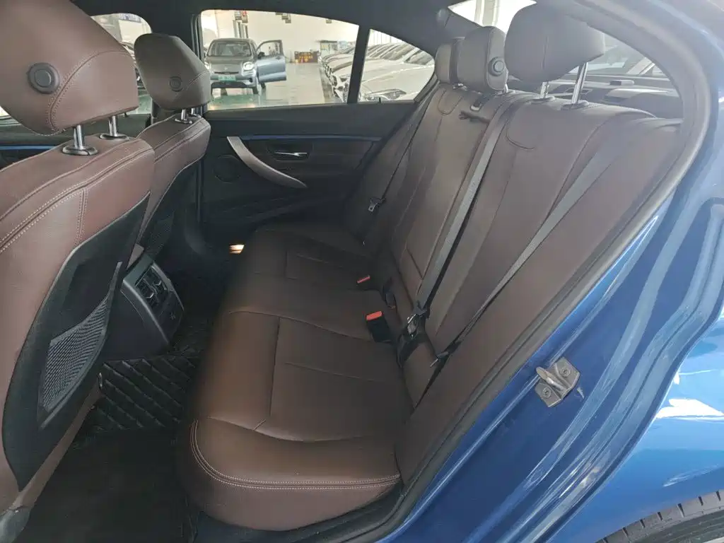 BMW 3 Series 2019 — фото 17