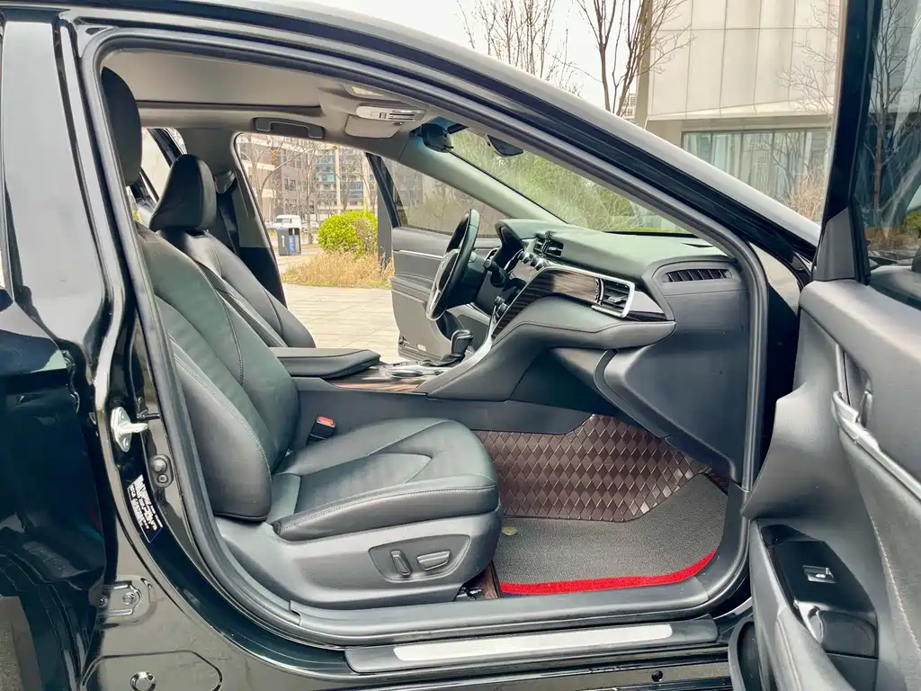 Toyota Camry 2020 — фото 10
