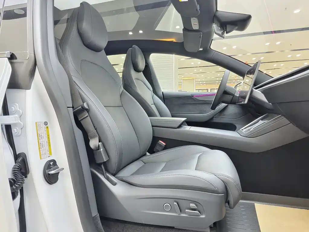 Tesla Model Y L 2025 — фото 12