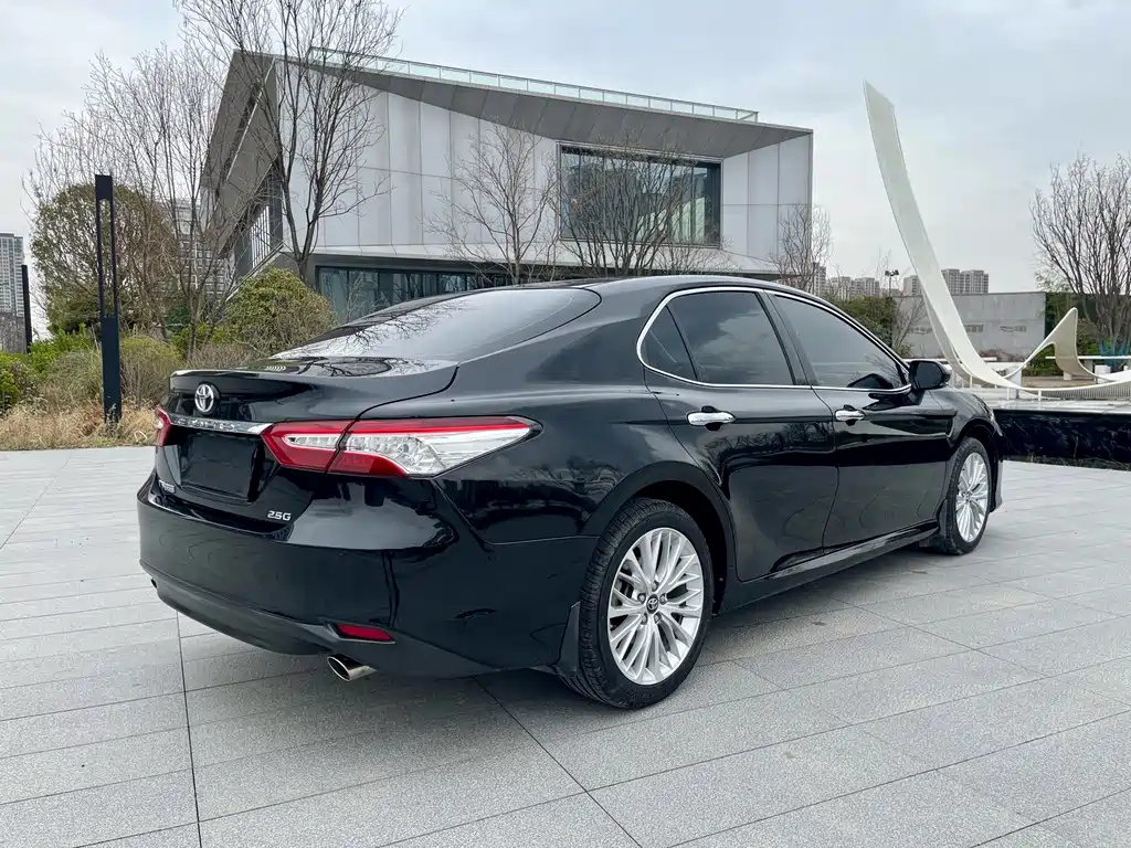 Toyota Camry 2020 — фото 21