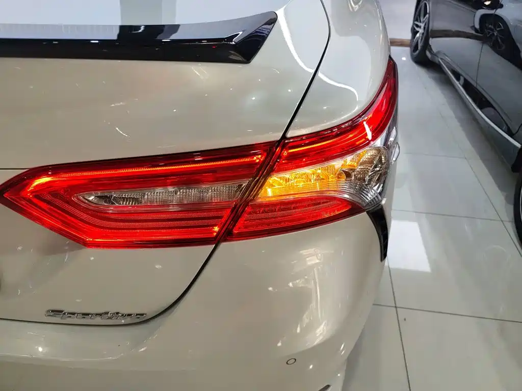 Toyota Camry 2022 — фото 8
