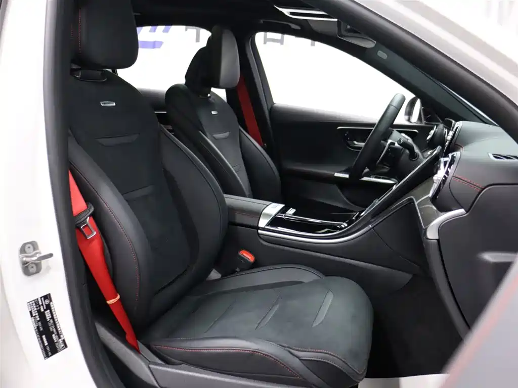 Mercedes-Benz C-Class AMG 2025 — фото 16