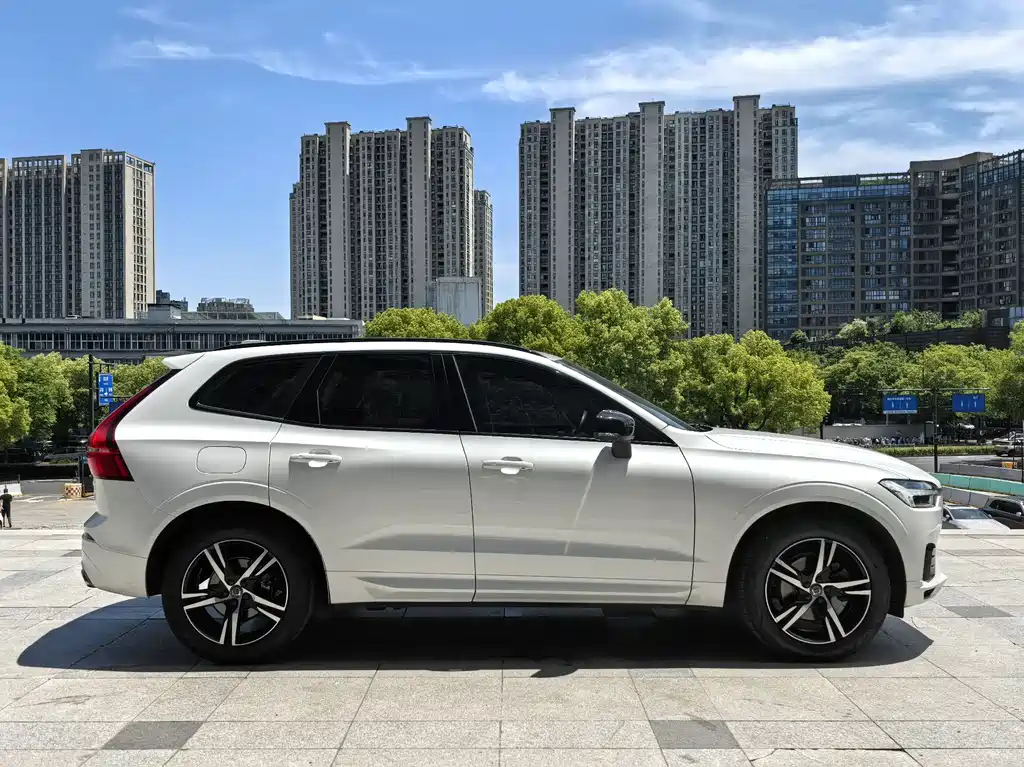 Volvo XC60 2019 — фото 4
