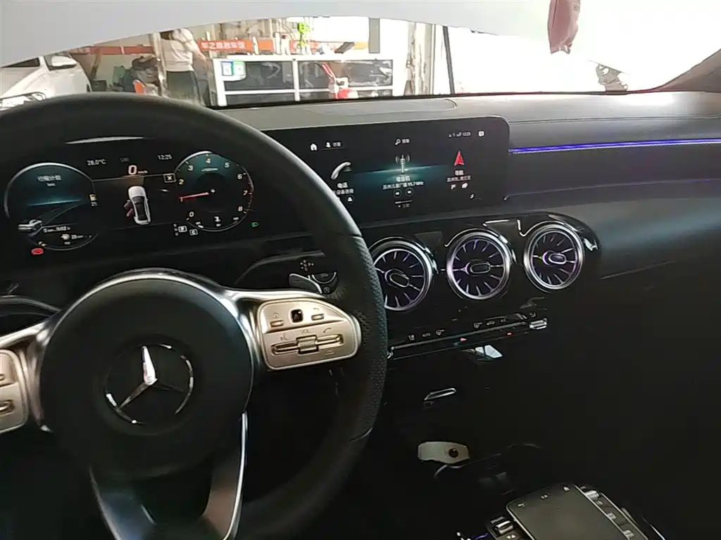Mercedes-Benz A-Class 2021 — фото 14
