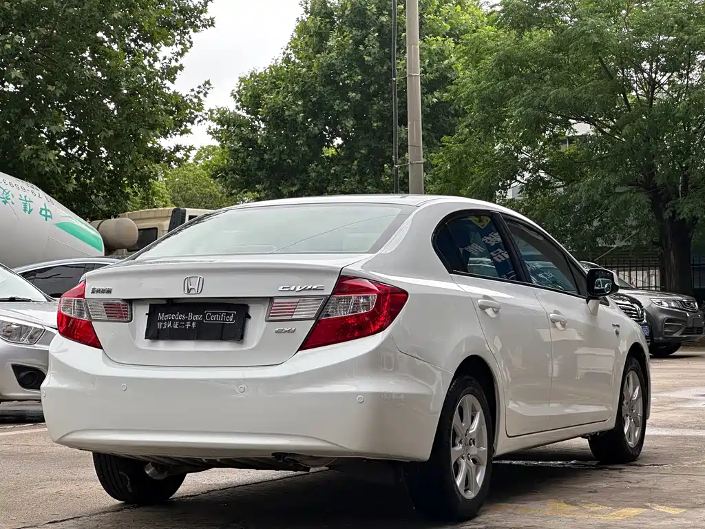 Honda Civic 2014 — фото 11