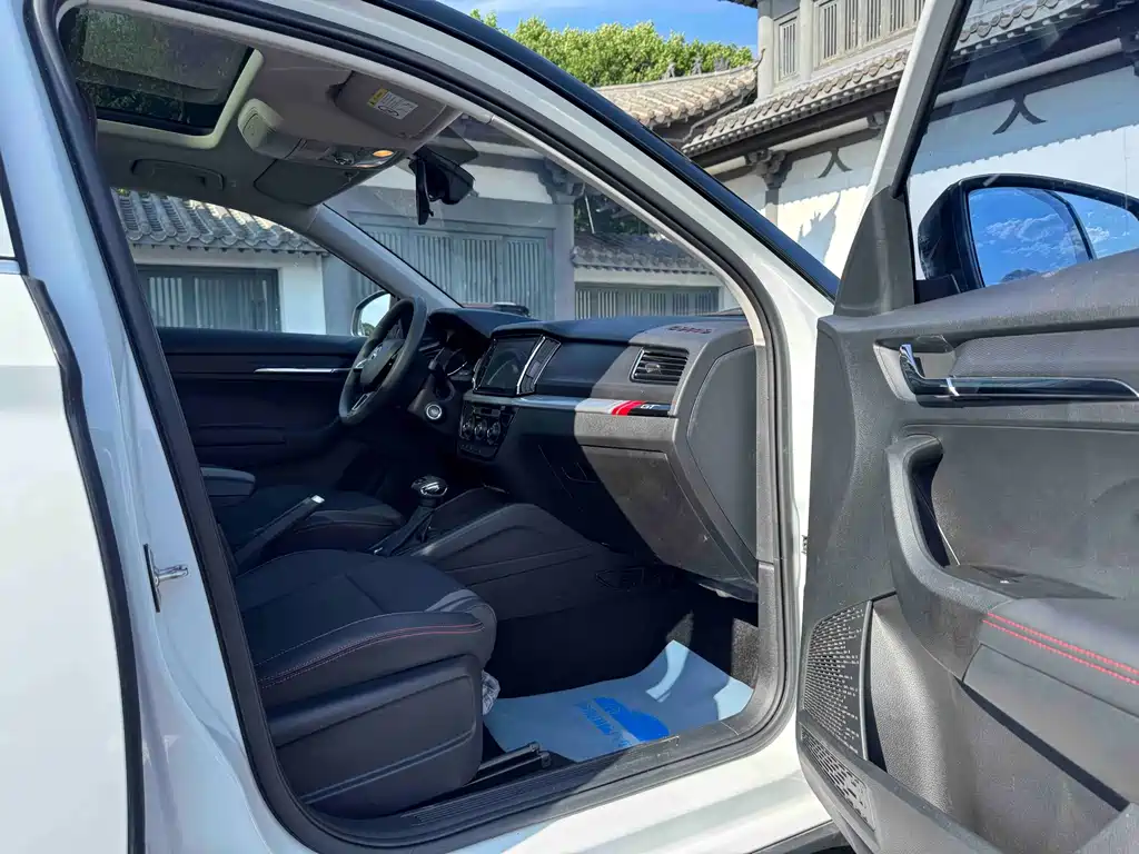Skoda Kamiq 2023 — фото 10