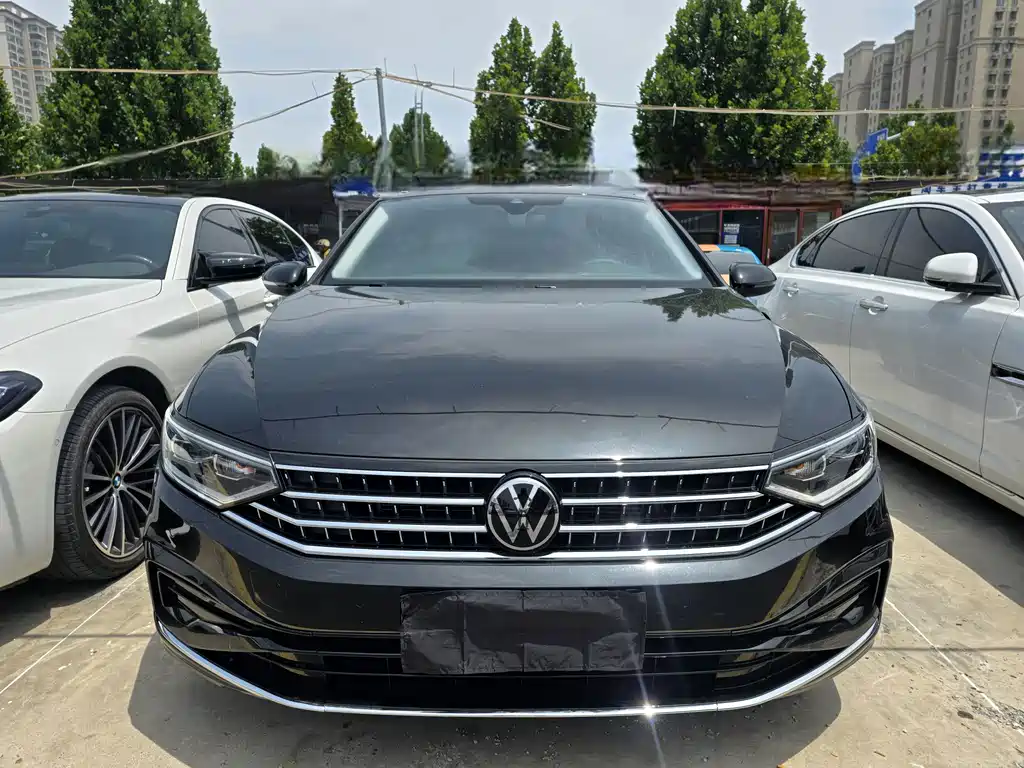 Volkswagen Magotan 2025