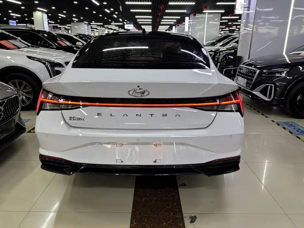 Hyundai Elantra 2020 — фото 12
