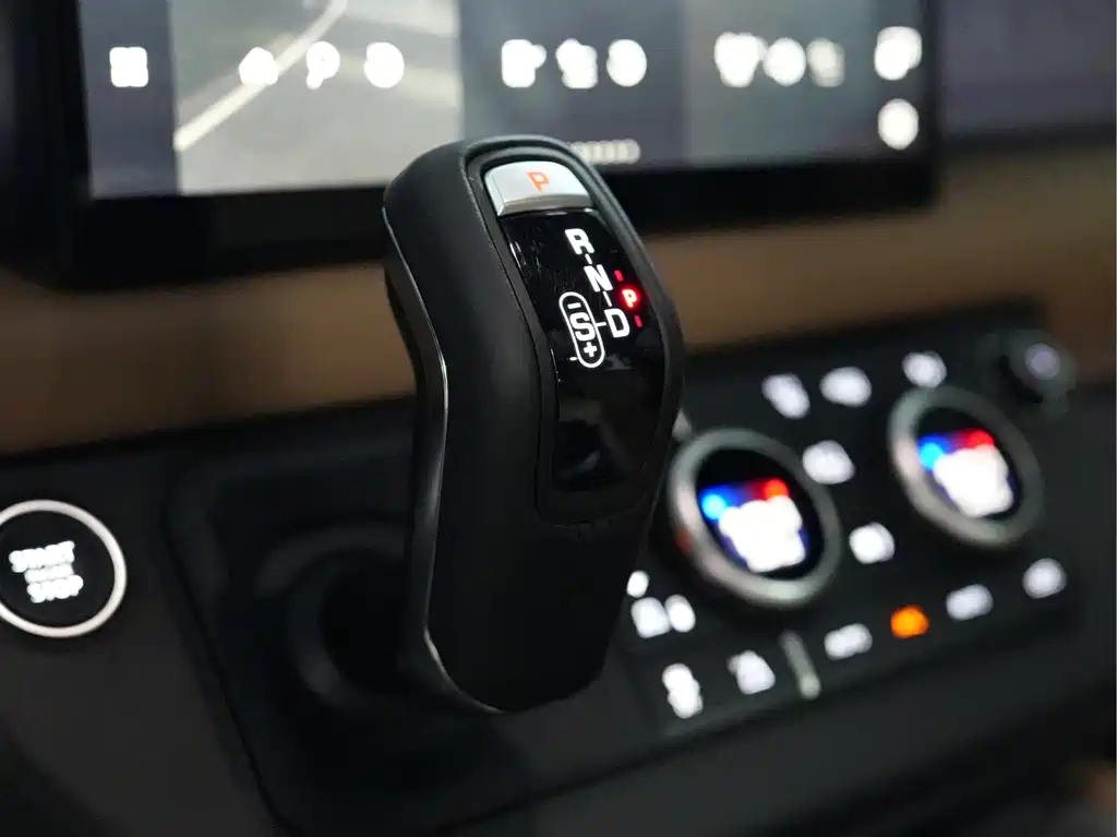 Land Rover Defender 2025 — фото 19