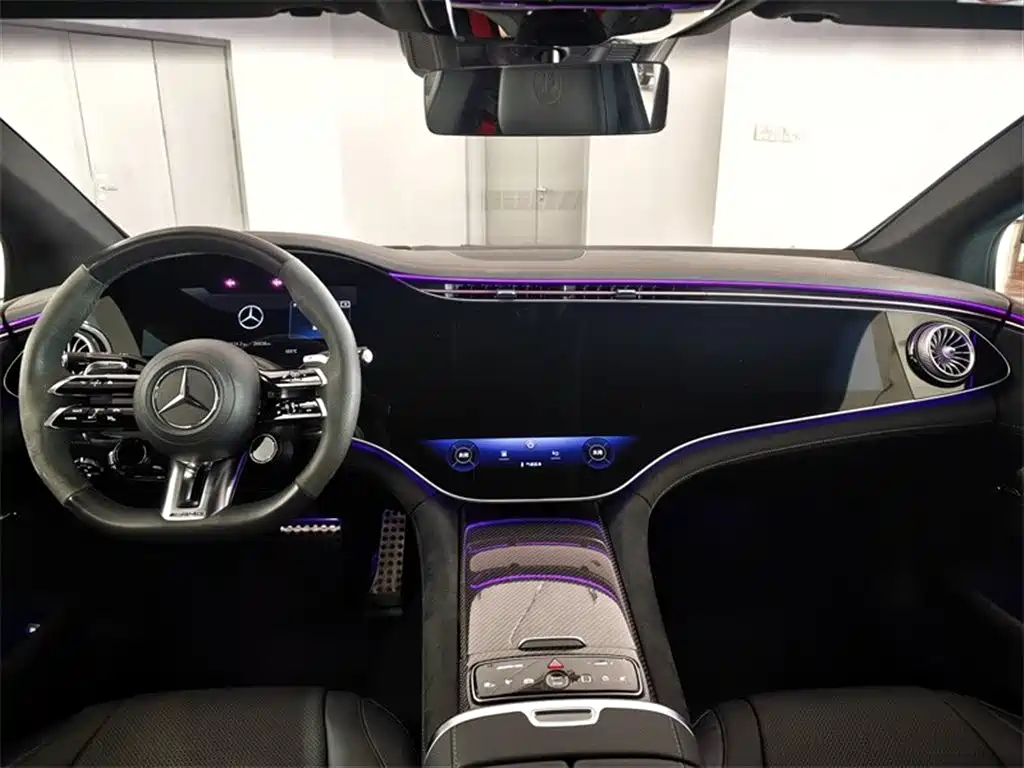 Mercedes-Benz EQE AMG 2024 — фото 9