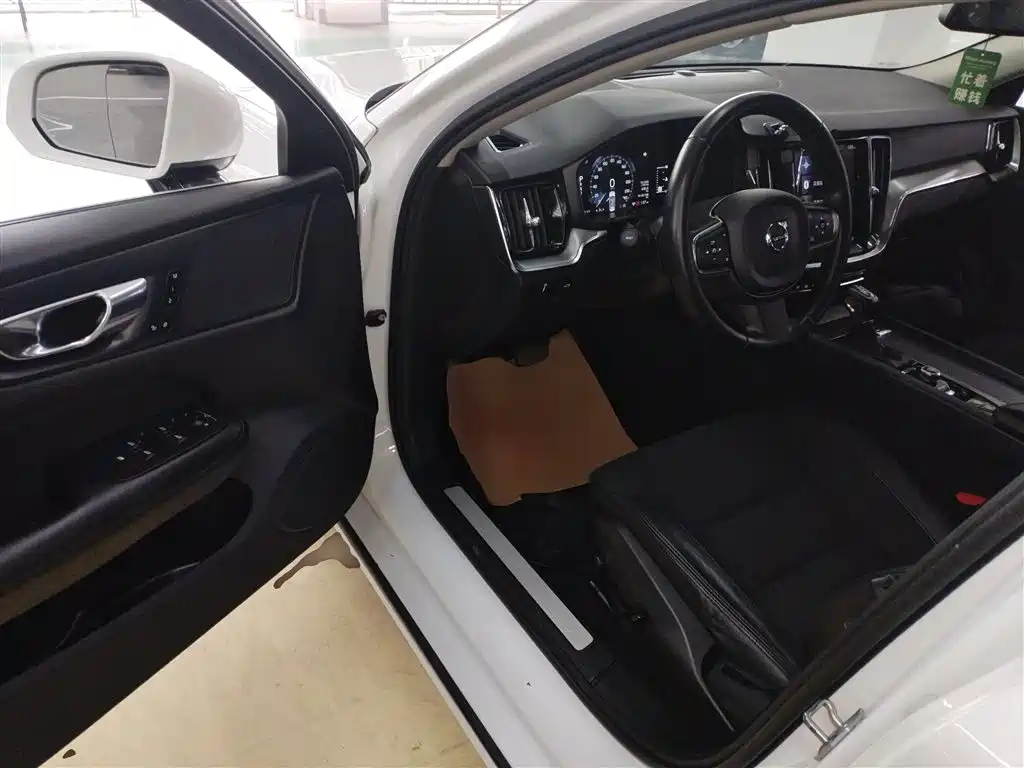 Volvo S60 2021 — фото 16