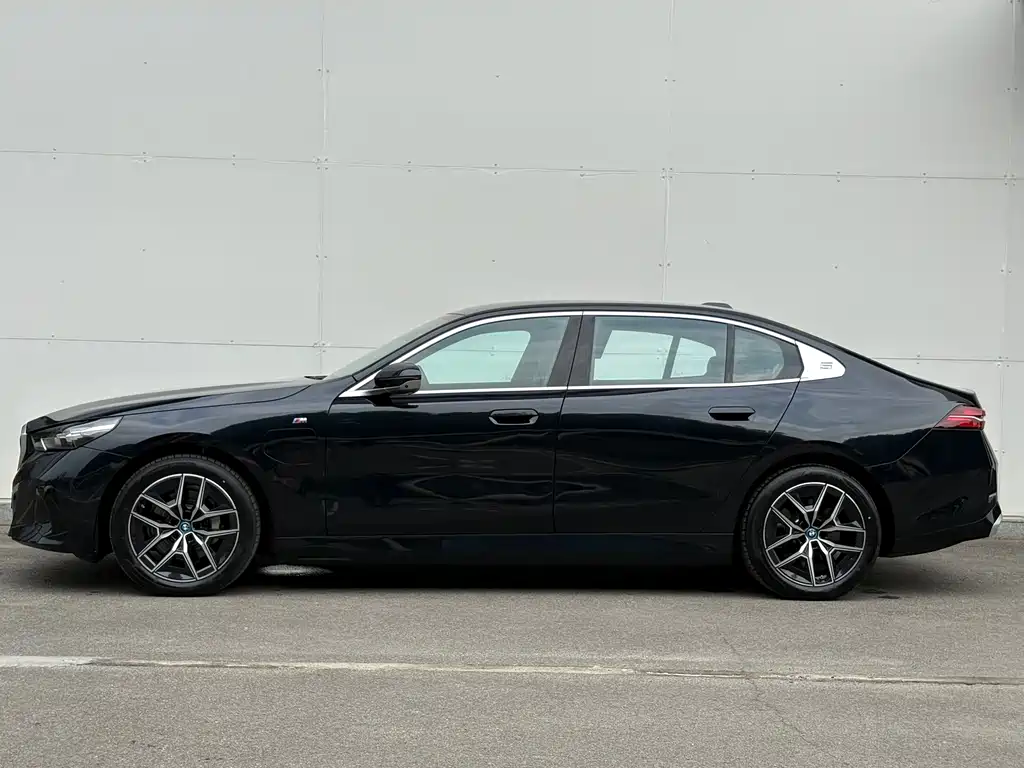 BMW i5 2025 — фото 3