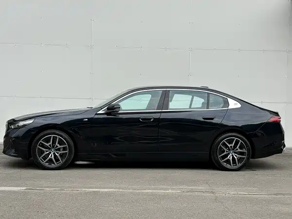 BMW i5 2025