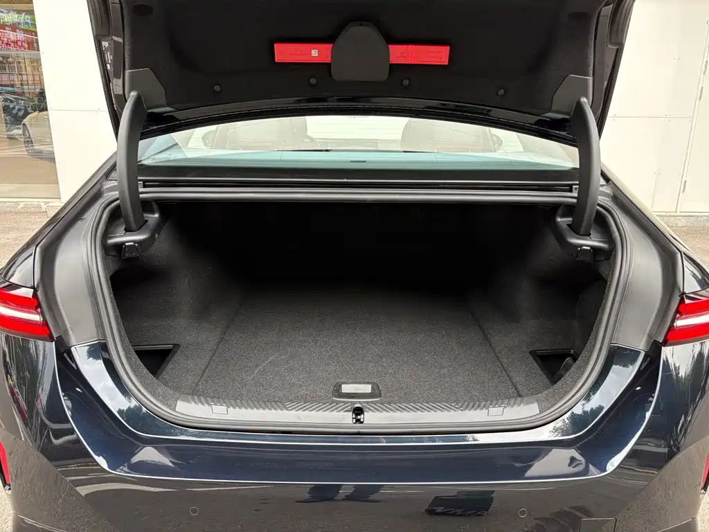BMW i5 2025 — фото 15