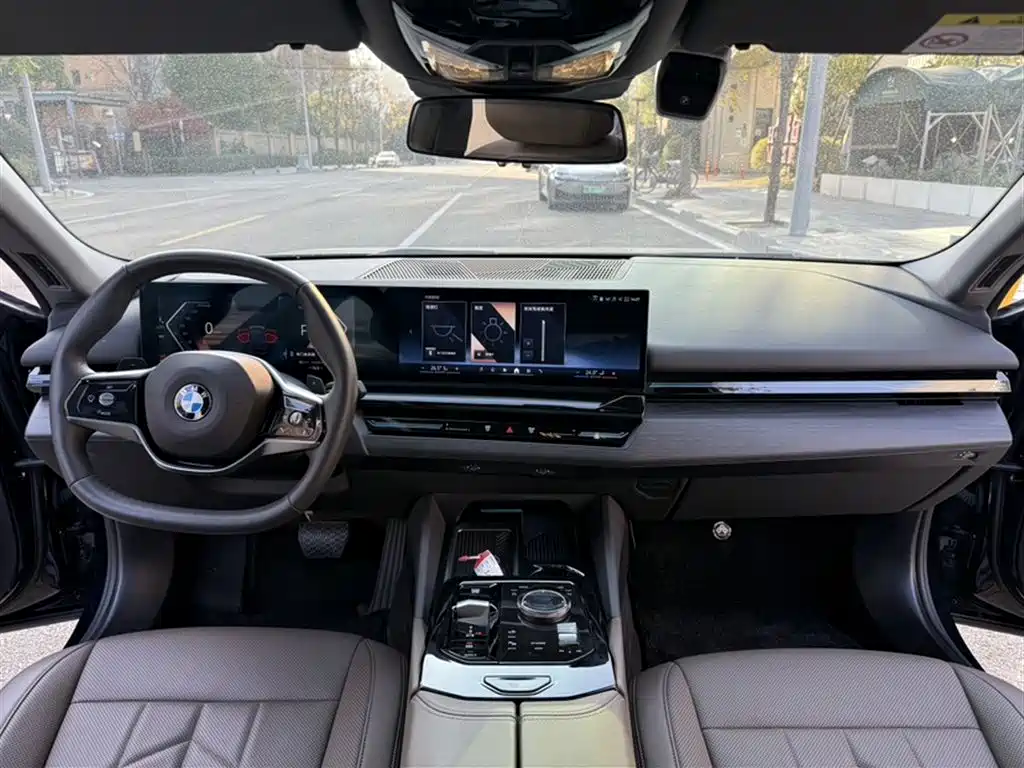 BMW 5 Series 2024 — фото 13