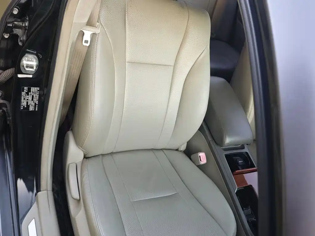 Toyota Camry 2015 — фото 16