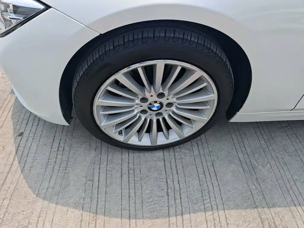 BMW 3 Series 2018 — фото 23