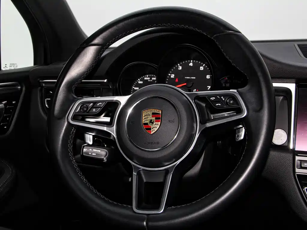 Porsche Macan 2021 — фото 33