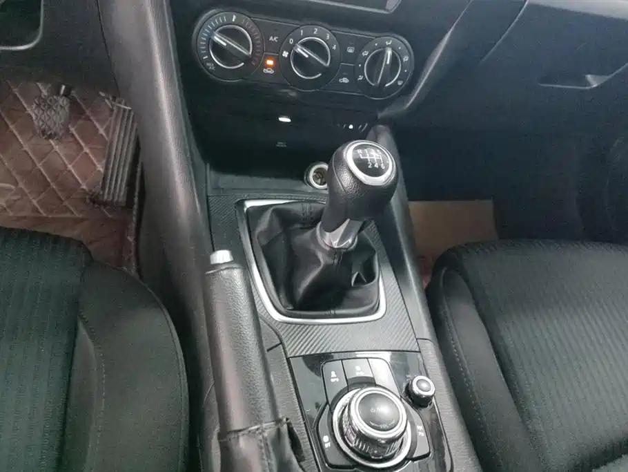 Mazda 3 Axela 2016 — фото 16