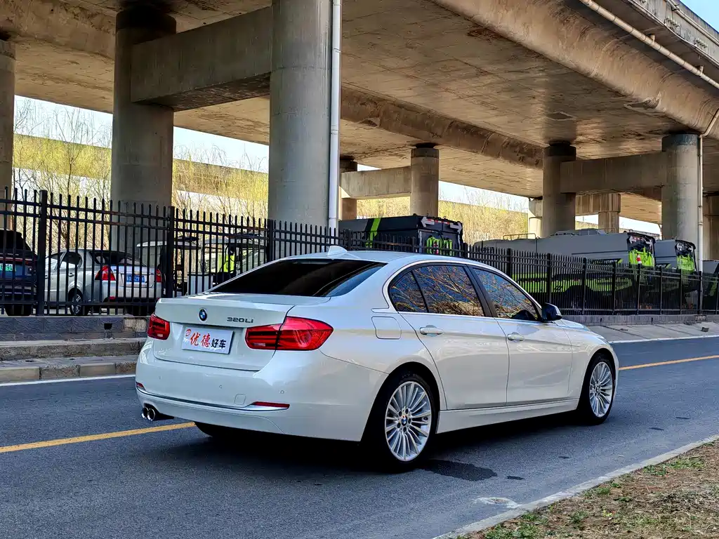 BMW 3 Series 2018 — фото 14